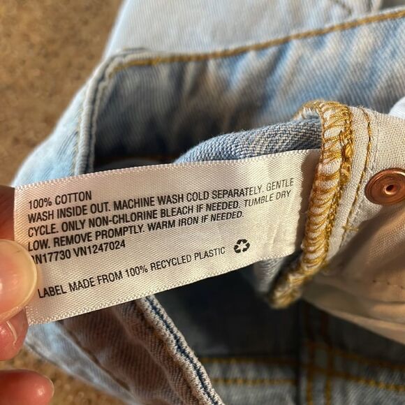 Wild Fable "High Rise Short" light wash denim cutoff jean shorts sz 8 - Picture 10 of 16